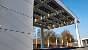 Solarcarport mit Abstellraum modern